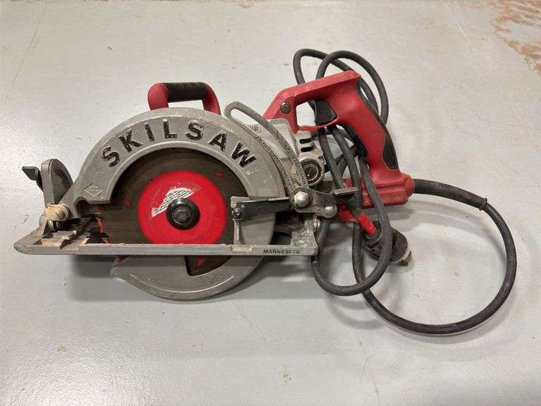 (2) SkilSaw 7-1/4" Worm Drive Circular Saws - Corded *Tested/Works