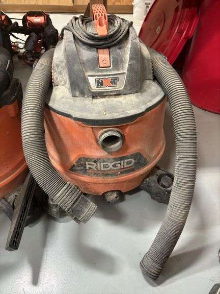 (2) Ridgid NXT Medium Wet/Dry Shop Vacuums *Tested/Works