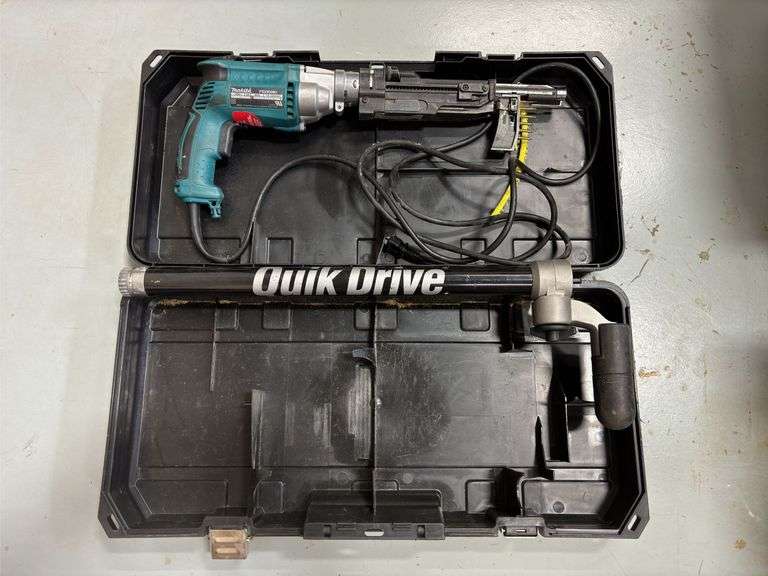 Makita Quick Drive Pro 300's Auto Feed Screw Driving System - 1-1/2" - 3" *Tested/Works