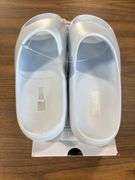 (3) 32° Cool Unisex Cushion Slides (Cream Size S/ Blue Size M/ White Size XL)