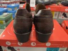 (4) JBU Womens Heeled Slip-On Clogs (Black Size 6/ 7.5/ 10)