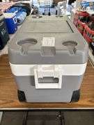 Igloo MaxCold Latitude 90qt Roller Cooler *Like New
