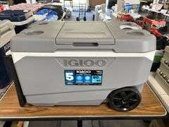 Igloo MaxCold Latitude 90qt Roller Cooler *Like New