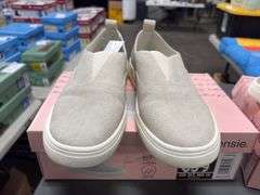 (3) Kensie Womens Slip Ons / Sandals - SEE DESCRIPTION -