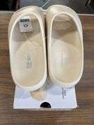 (3) 32° Cool Unisex Cushion Slides (Cream Size S/ Blue Size M/ White Size XL)