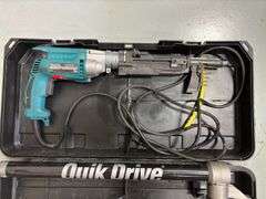 Makita Quick Drive Pro 300's Auto Feed Screw Driving System - 1-1/2" - 3" *Tested/Works