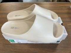 (3) 32° Cool Unisex Cushion Slides (Cream Size S/ Blue Size M/ White Size XL)