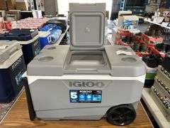 Igloo MaxCold Latitude 90qt Roller Cooler *Like New