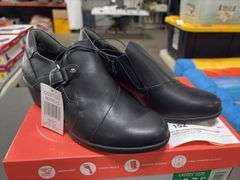 (4) JBU Womens Heeled Slip-On Clogs (Black Size 6/ 7.5/ 10)