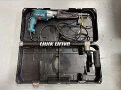Makita Quick Drive Pro 300's Auto Feed Screw Driving System - 1-1/2" - 3" *Tested/Works