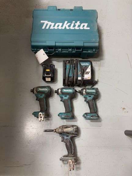 (4) Makita XDT13 18v Impact Drivers w/ (1) Battery, Charger & Case *Tested/Works