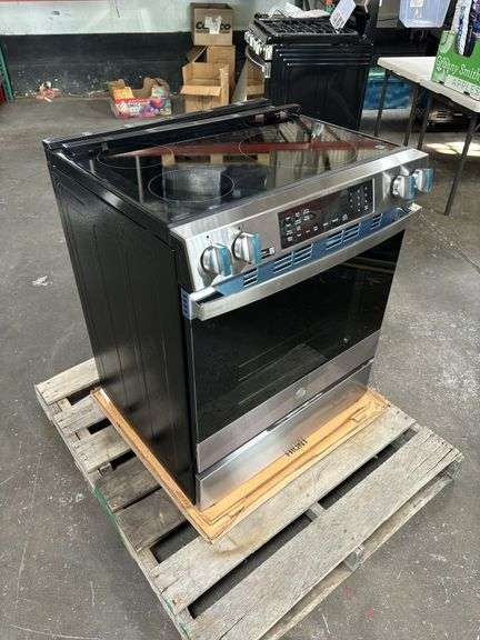 GE Profile 30-in 4 burner 5.3-cu ft 5.3-cu ft / Air Fry Convection Oven Slide-In Single Induction Ra