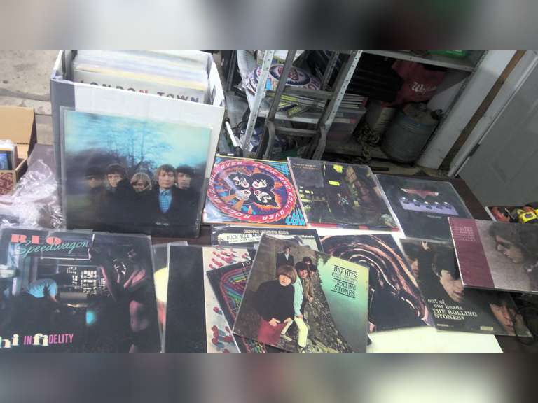 BOX OF RECORD ALBUMS, CLASSIC ROCK