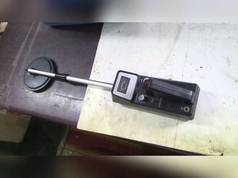 METAL DETECTOR