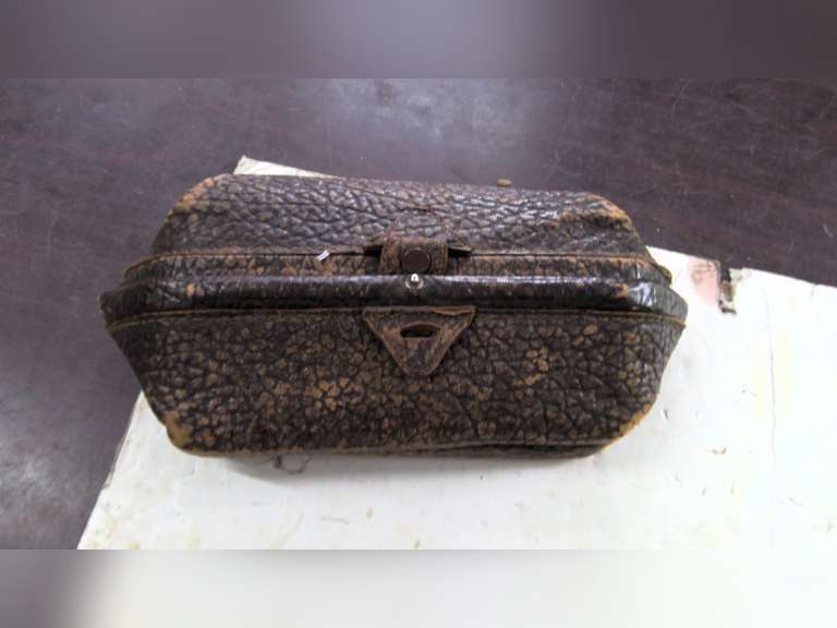 VINTAGE LEATHER CASE