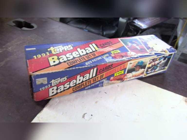 BOX OF TOPPS 1993 BASEBALL CARDS