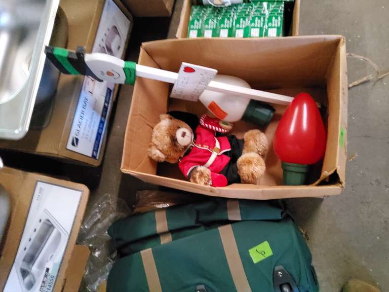 LOT OF CHRISTMAS DECOR