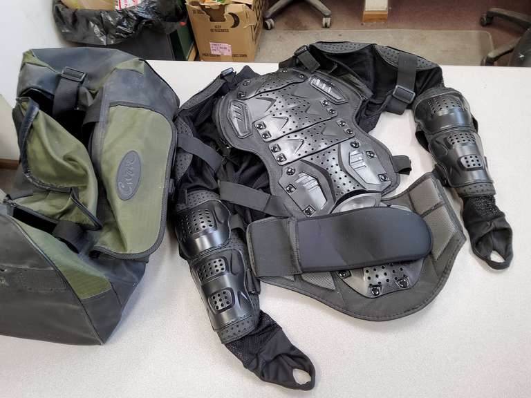 FIGHTING TOP WITH BAG