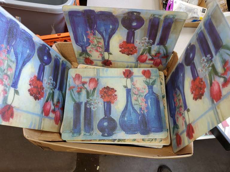 LOT OF GLASS CUTTING BOARDS