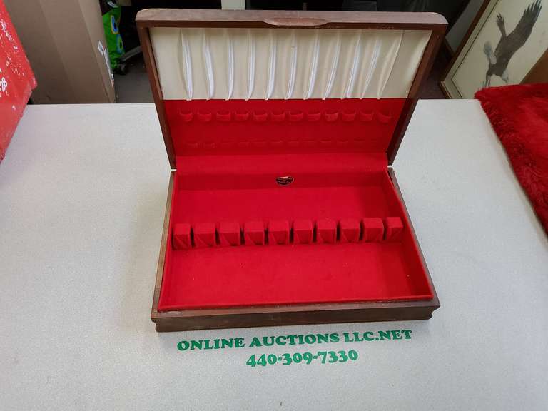EMPTY WOODEN SILVERWARE CASE