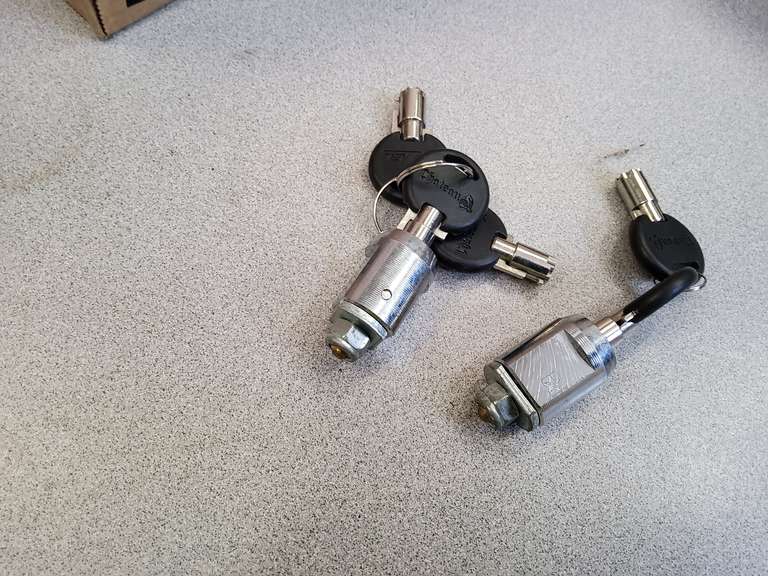 2 LOCKS MAYBE FOR SHOWCASE