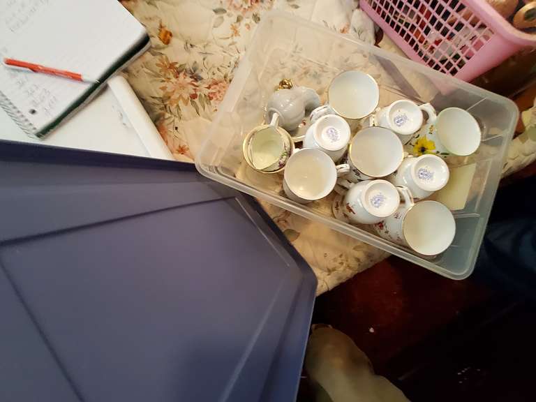 GLASSWARE ROYAL VICTORIA 1 Online Auctions LLC