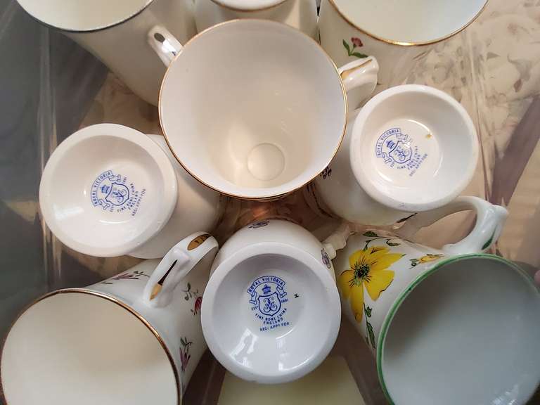 GLASSWARE ROYAL VICTORIA 1 Online Auctions LLC