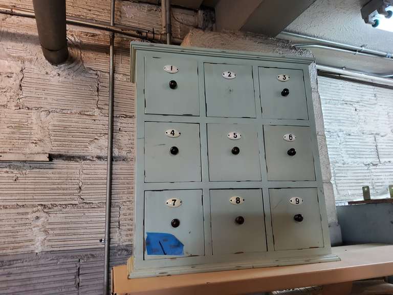 STORAGE LOCKER CLEAN OUT 1 Online Auctions LLC