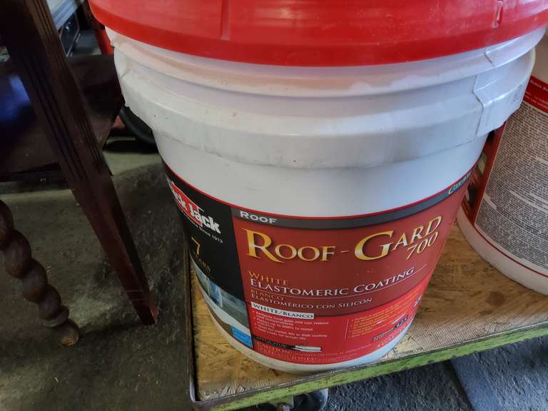 NEW 5 GALLON BLACK JACK ROOF GUARD 700 1 Online Auctions LLC