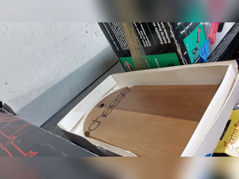 CHEESE CUTTING BOARD