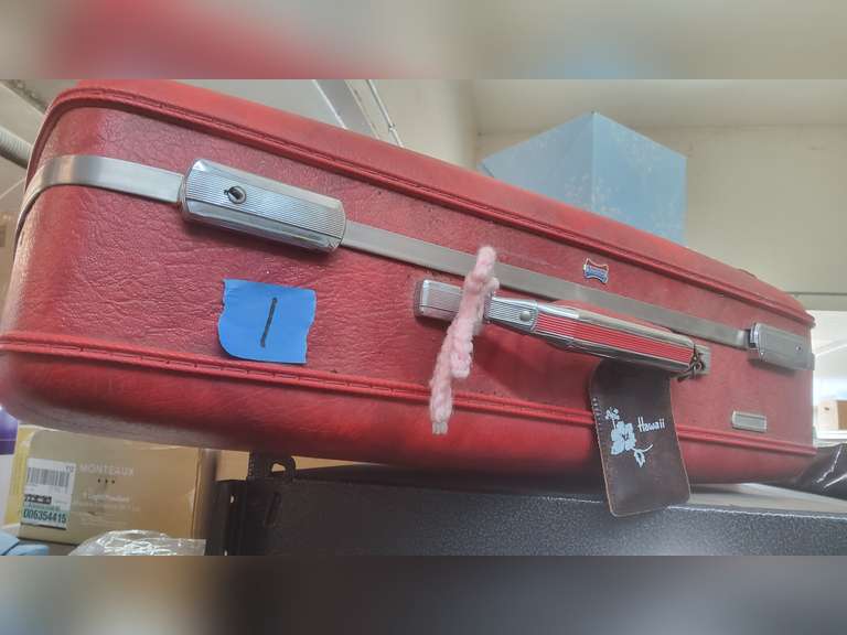 VINTAGE SUITCASE