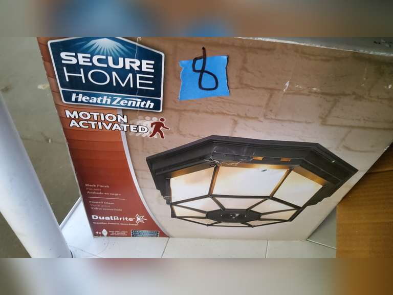 LIGHT FIXTURE