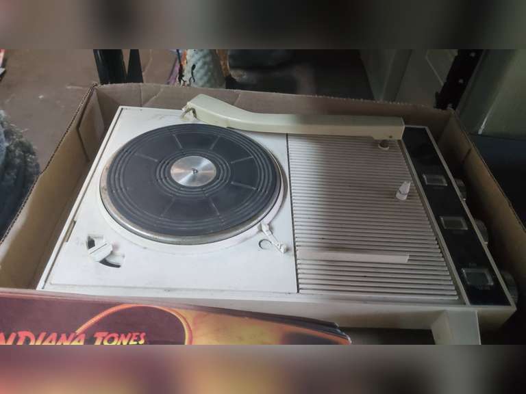 VINTAGE RECORD PLAYER