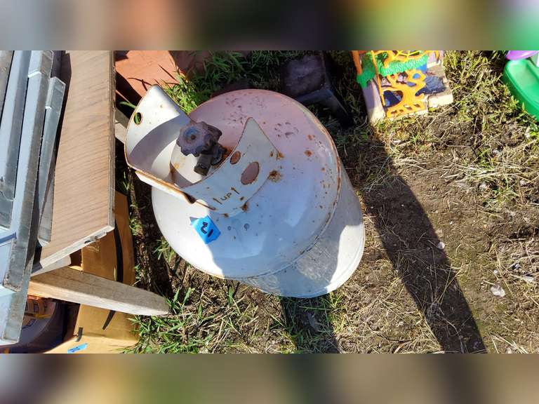 LARGE PROPANE TANK