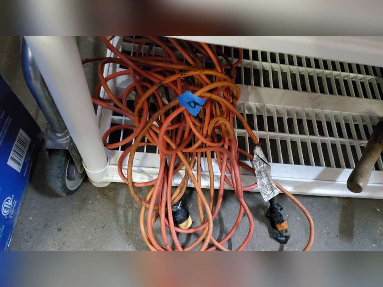 EXTENSION CORD
