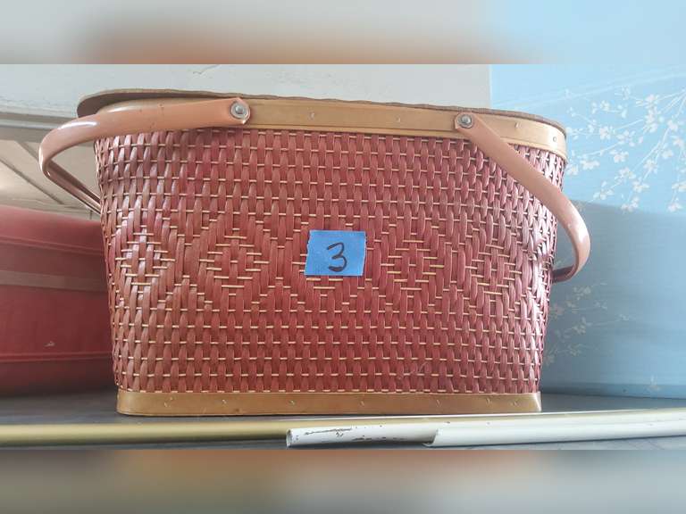 PICNIC BASKET