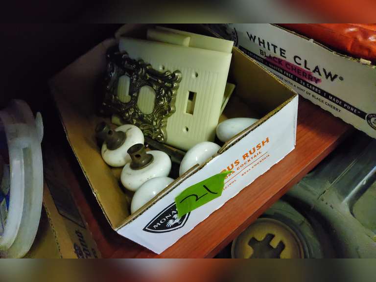 VINTAGE DOOR KNOBS