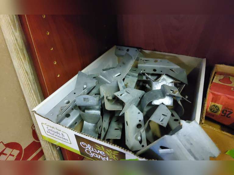LOT OF METAL HANGERS