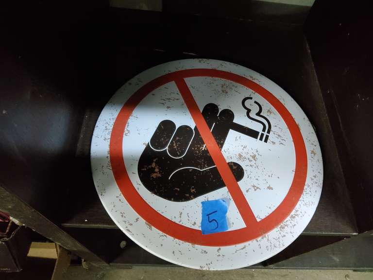 NO SMOKING SIGN