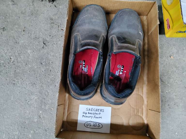 SKECHERS SIZE 10 1/2