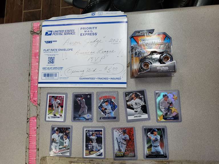 AARON JUDGE CARDS WITH TOY