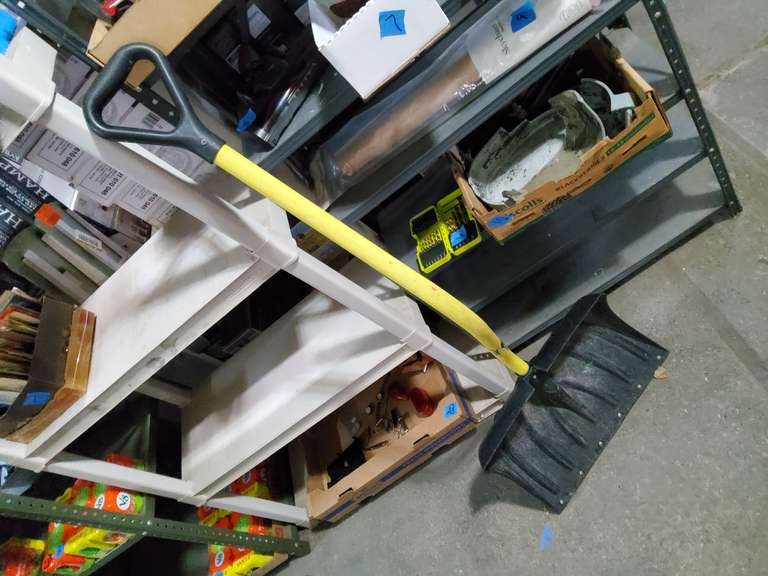 SNOW SHOVEL