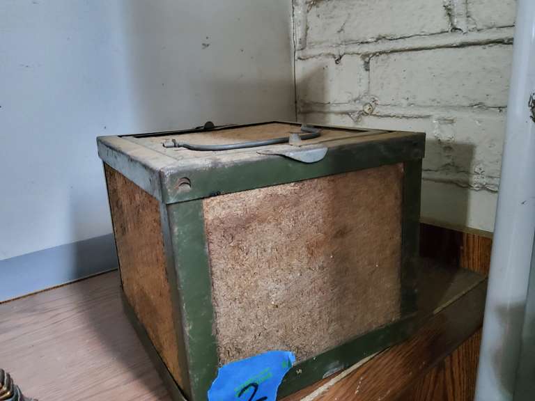 FISH BAIT BOX