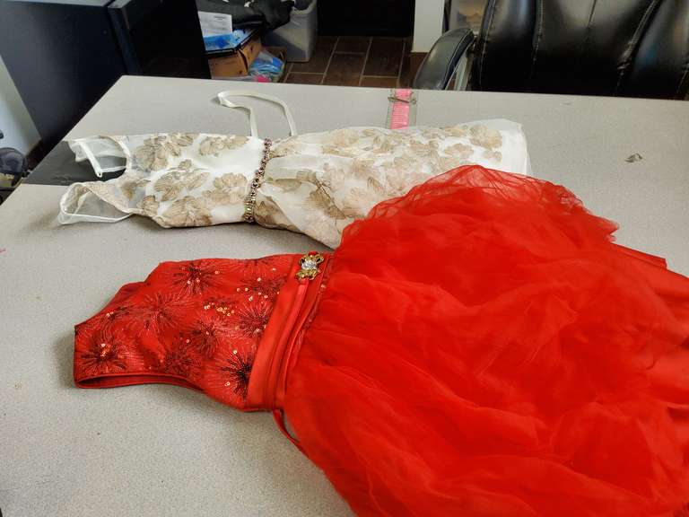 2 LITTLE GIRL HOLIDAY DRESSES