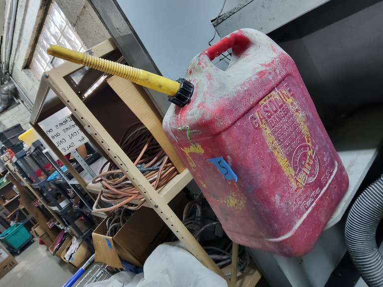 6 GALLON GAS CAN