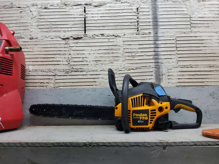 CHAINSAW FOR PARTS OR REPAIR