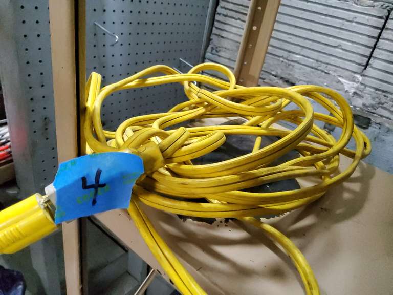 EXTENSION CORD
