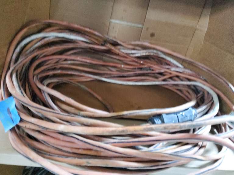 EXTENSION CORD