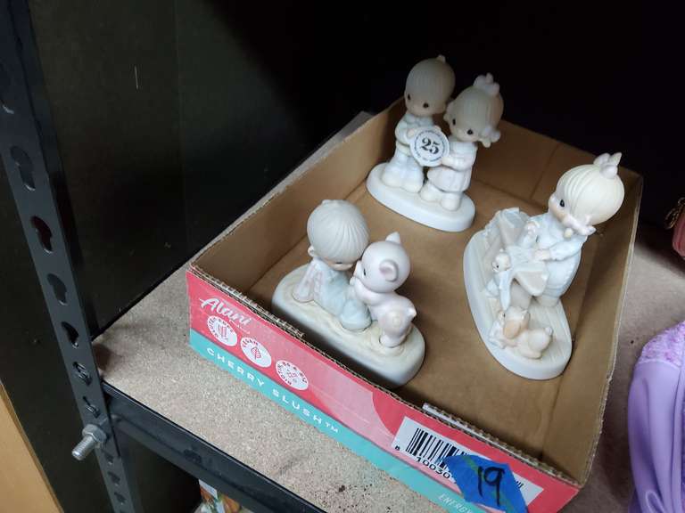 PRECIOUS MOMENTS COLLECTIBLE