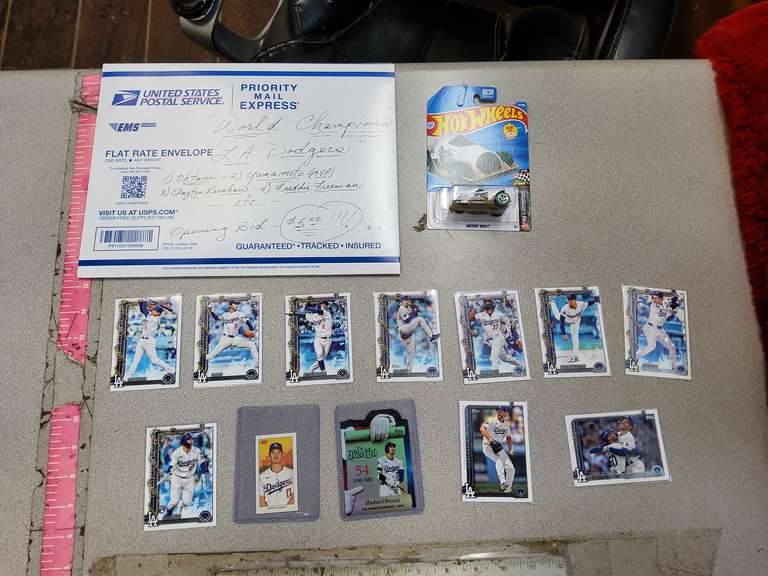 BASEBALL CARDSWITH HOTWHEELS